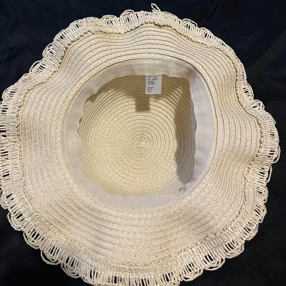 Women\'s Cream and Tan Hat